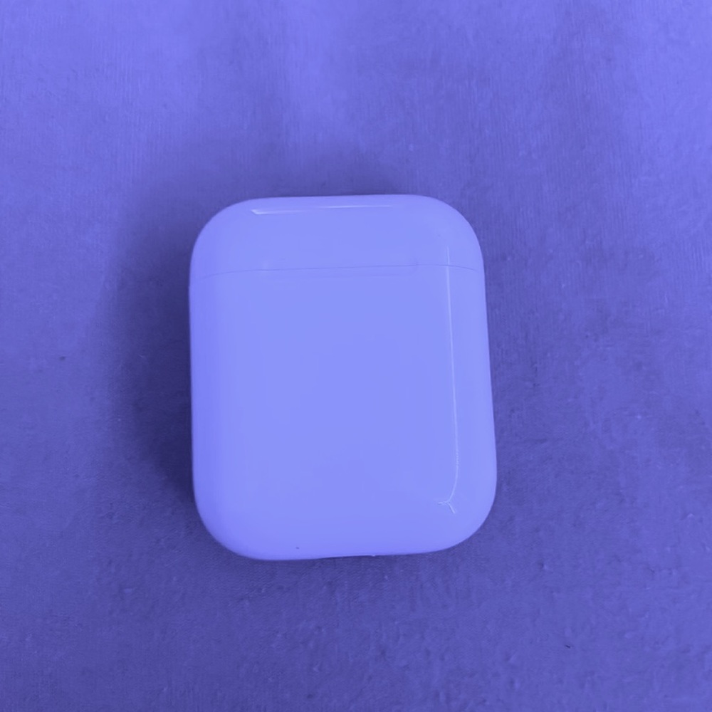 Apple AirPod (1st gen) charging case